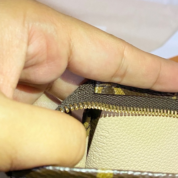 Toiletry / pouch 26💥sold on ig💥 - Picture 3 of 4